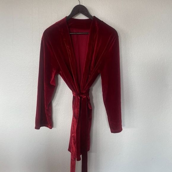 Red velour jacket - Picture 2 of 4